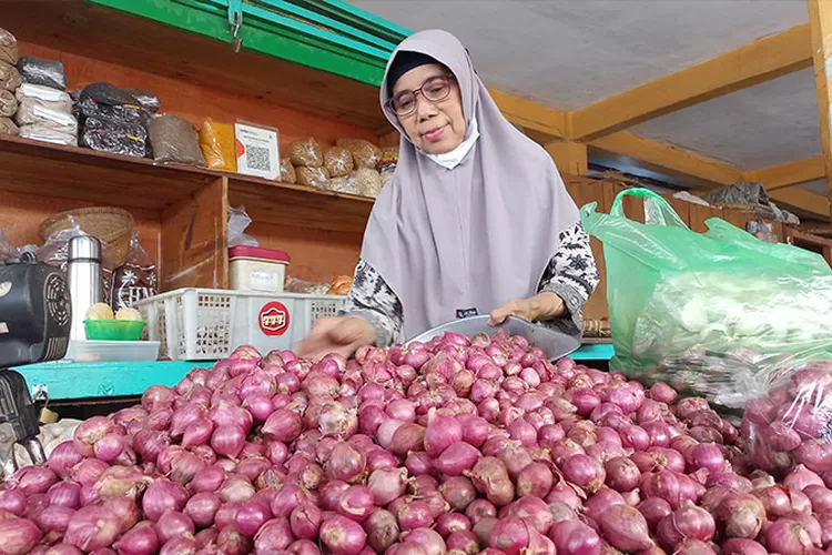 Perbandingan Harga Bawang Merah Di Tingkat Petani Bima Dan Pasar