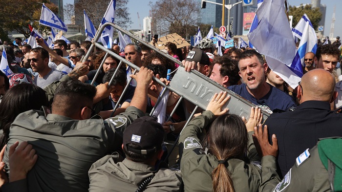 Murka akibat Reformasi Hukum Israel, Para Pendemo Blokade Jalan ke Kantor Benjamin Netanyahu